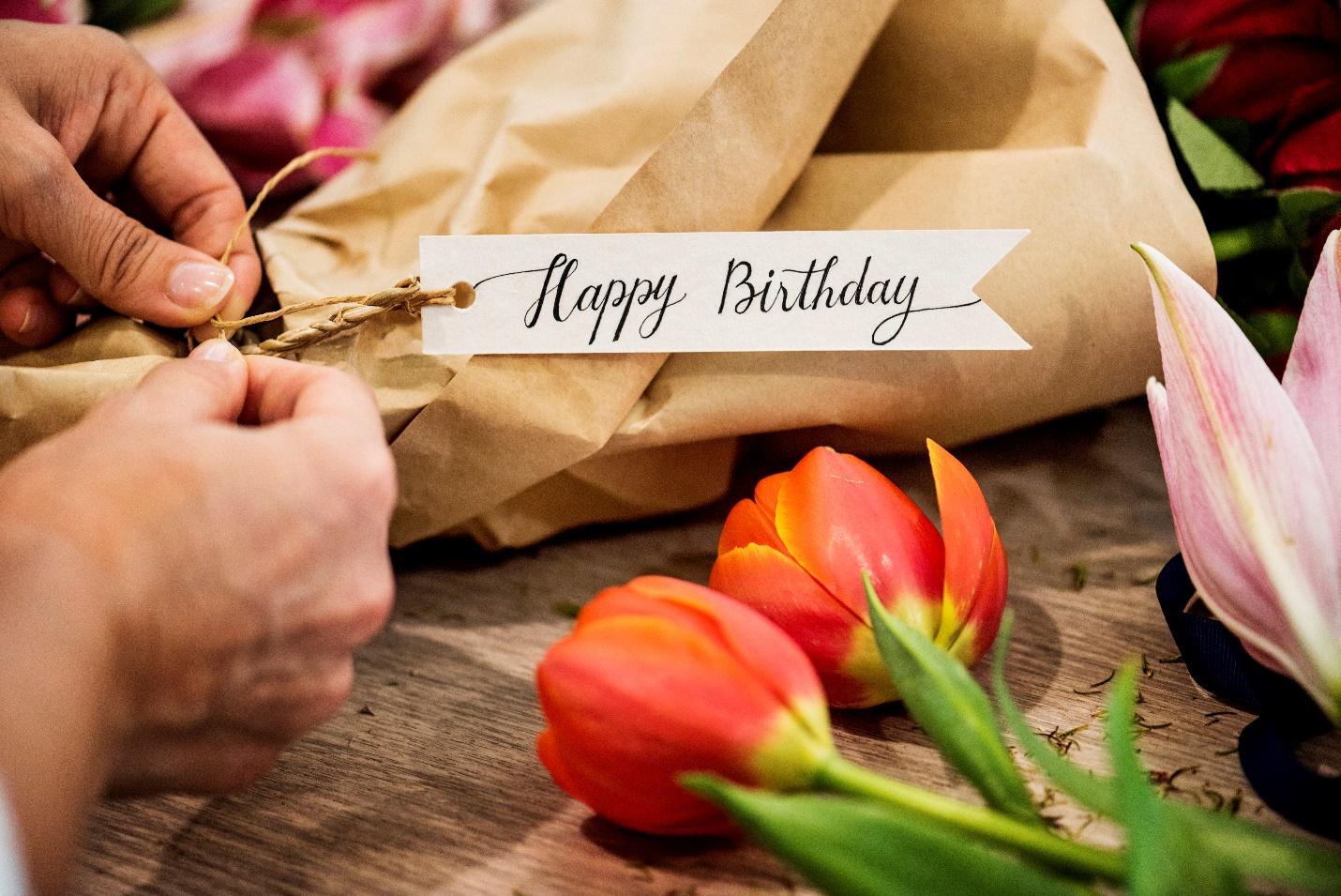 birthday flowers gift set